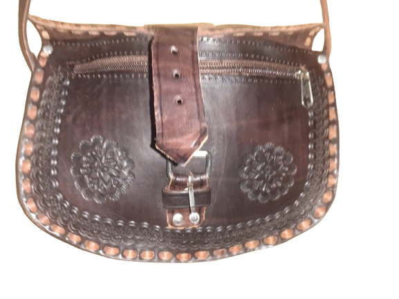 Bolso ovalado hebilla mediano labrado-2